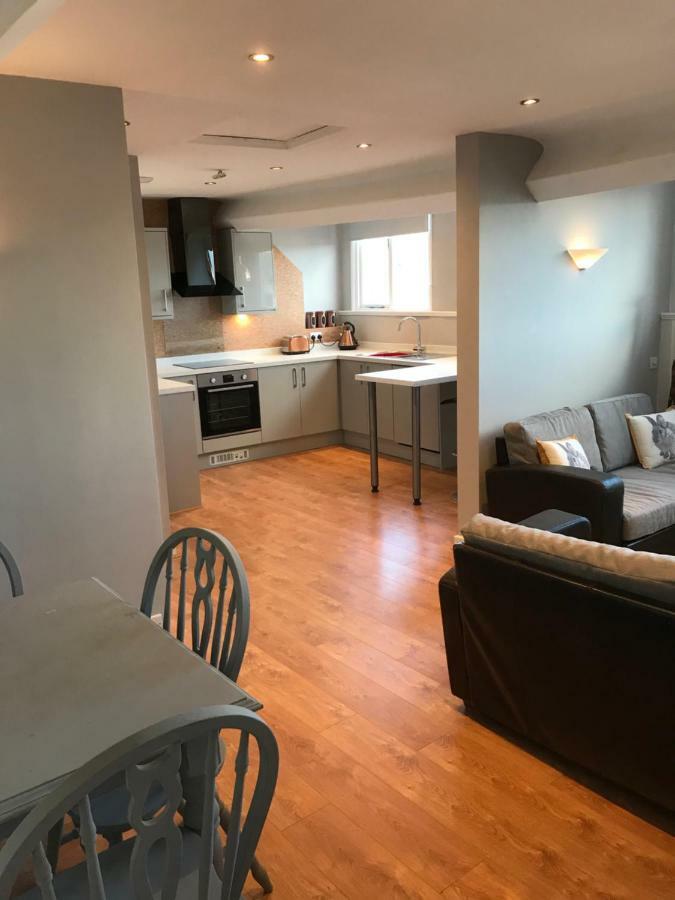 Apartment 5, Cornerhouse Apartments Ландъндо Екстериор снимка