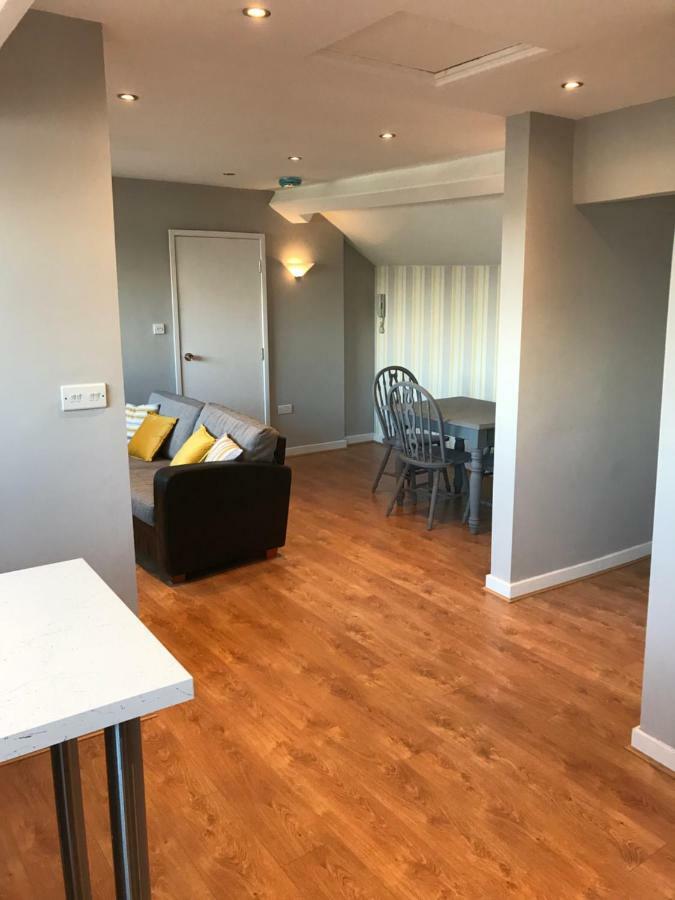 Apartment 5, Cornerhouse Apartments Ландъндо Екстериор снимка